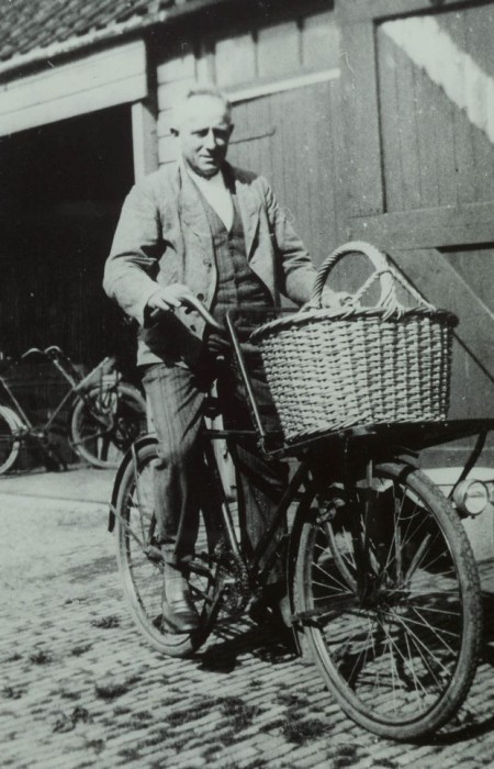 Piet van Ham op de transportfiets