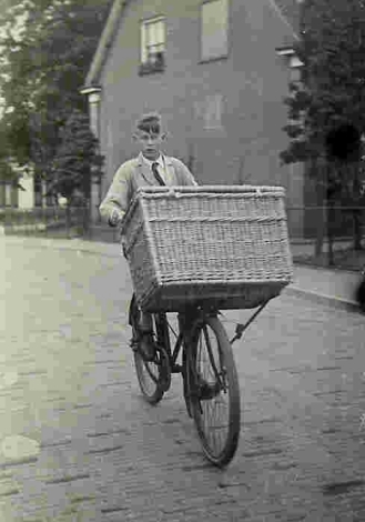 Bakkersjongen met fiets