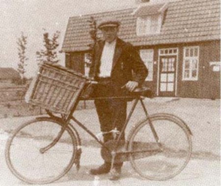 Willem Schouten met bakkersfiets