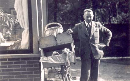 Frits met zijn poeliersfiets