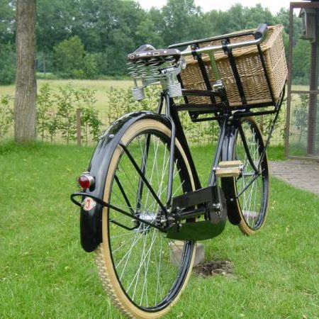 Gerestaureerde transportfiets van Juncker